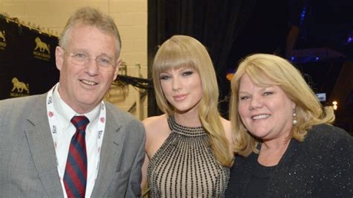 Are Taylor Swift's Parents Divorced?