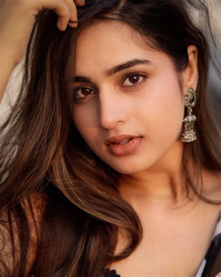 Ayesha Khan: The Multifaceted Star Of Pakistani Entertainment