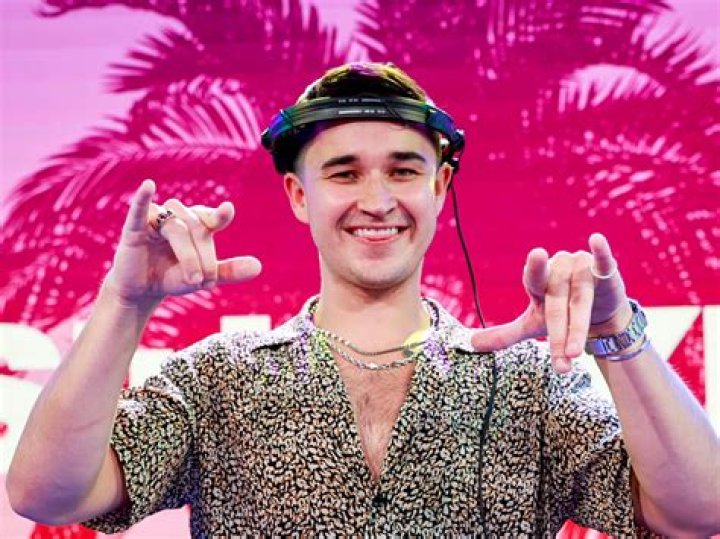 Is Tony Shalhoub Married? Uncovering The Truth About His Wife