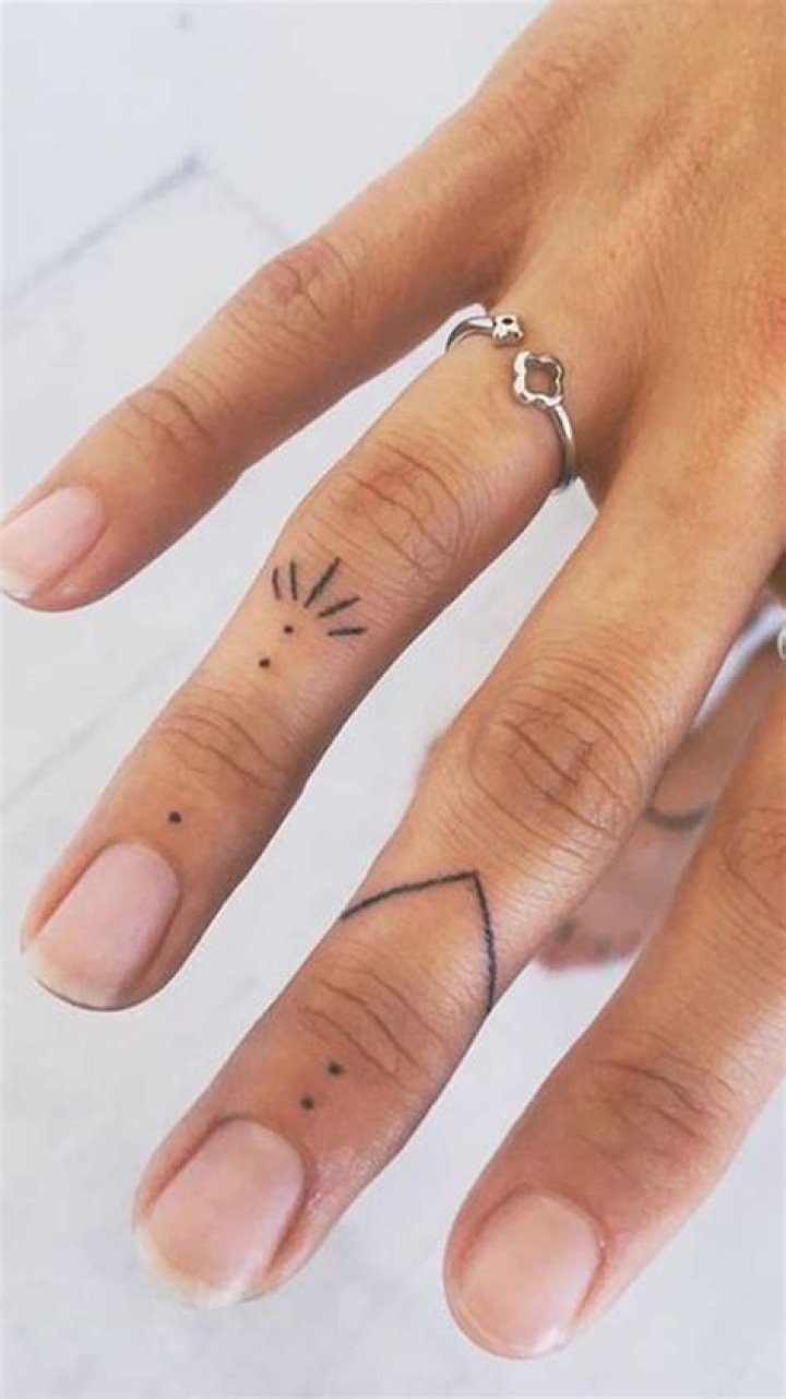 Finger Tattoos Dots And Lines