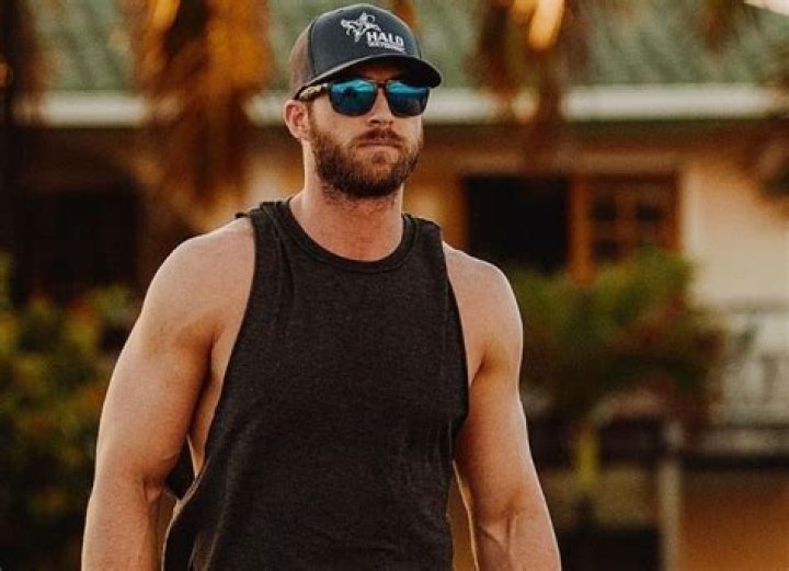 How Old Is Riley Green