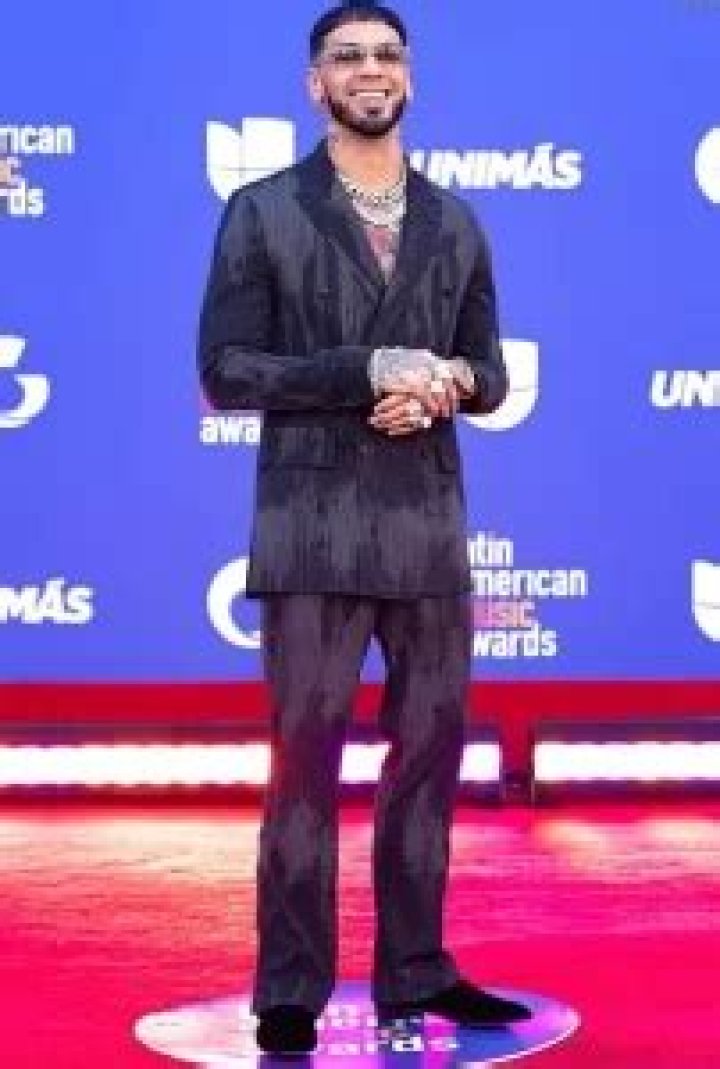 How Tall Is Anuel Aa