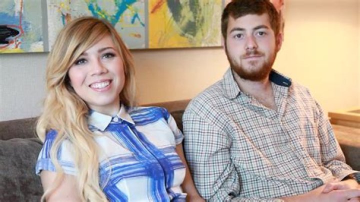 Jennette Mccurdy With Boyfriend