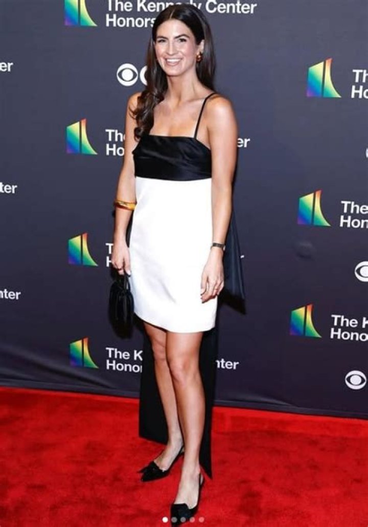 Discover Kaitlan Collins' Stature: Unraveling Her Height