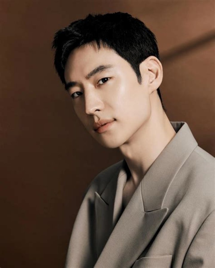 Lee Je-Hoon: Date Of Birth, Age, And Zodiac Sign