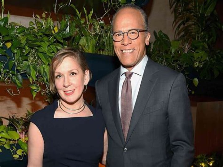 Lester Holt Wife