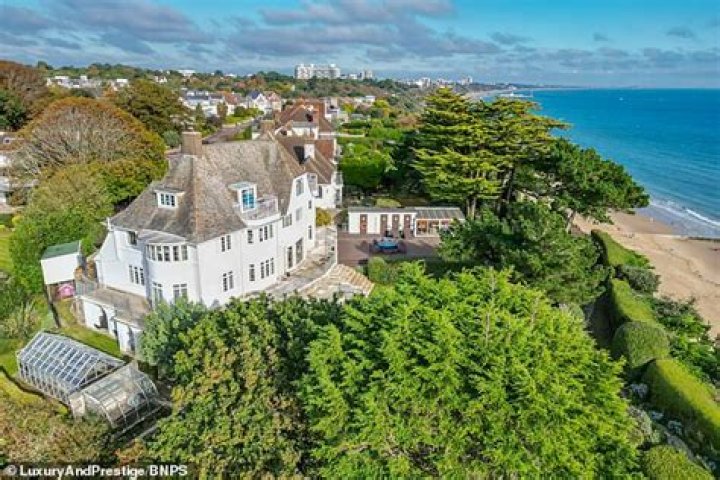 Exploring The Financial Legacy Of Max Bygraves: A Look At His Net Worth