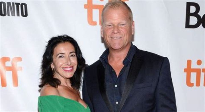 Mike Holmes Married