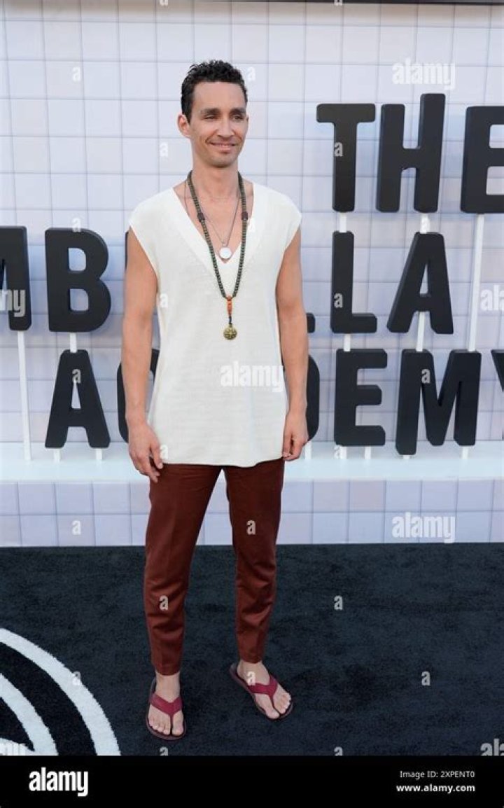 The Future Of Robert Sheehan In 2024: Expectations And Predictions