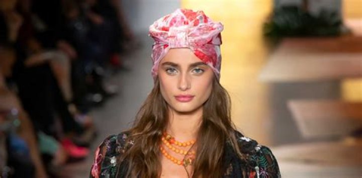 Sculpt Your Face With Rugged, Angular Cheekbones