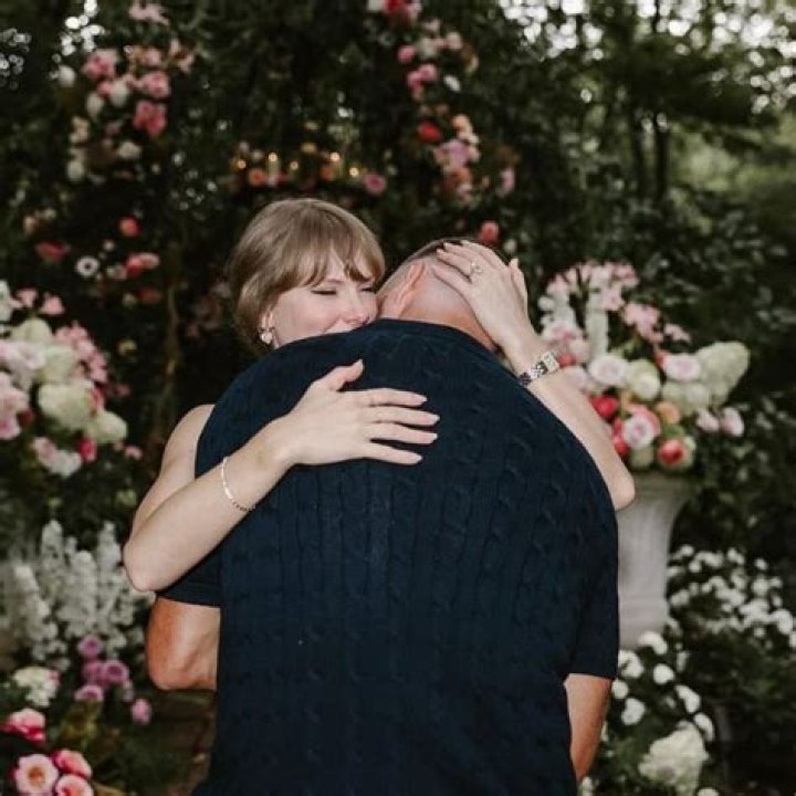 Ultimate Guide To Taylor Tomlinson's Relationships: Past, Present, And Future