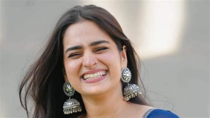 Unveiling The Mystery: What Is The Age Of Ayesha Khan?