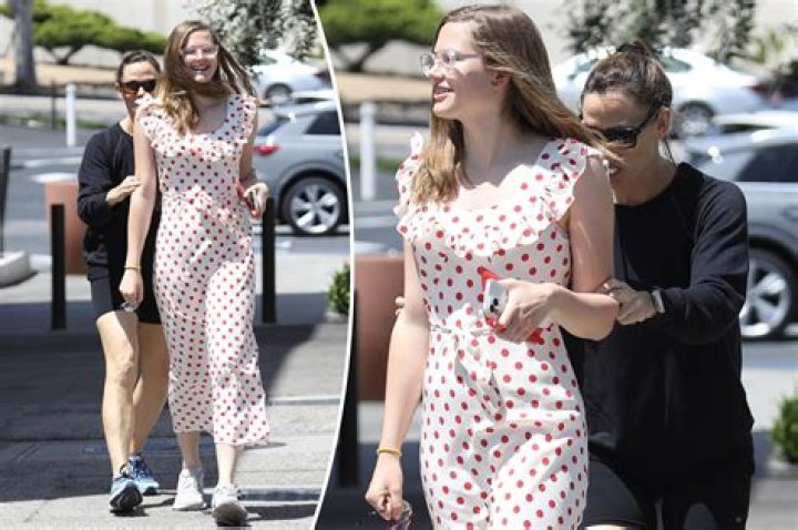 Why Does Jennifer Garner Insist On Wearing A Mask: A Deeper Look